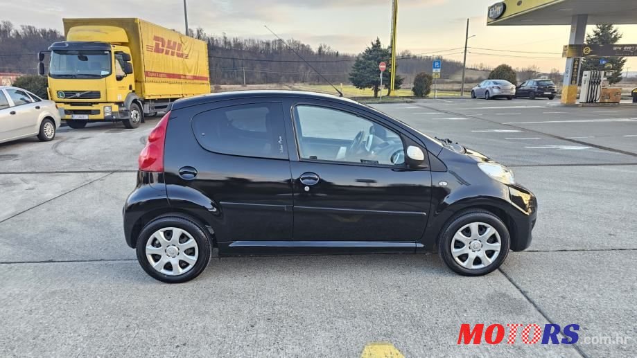 2011' Peugeot 107 1,0 photo #5