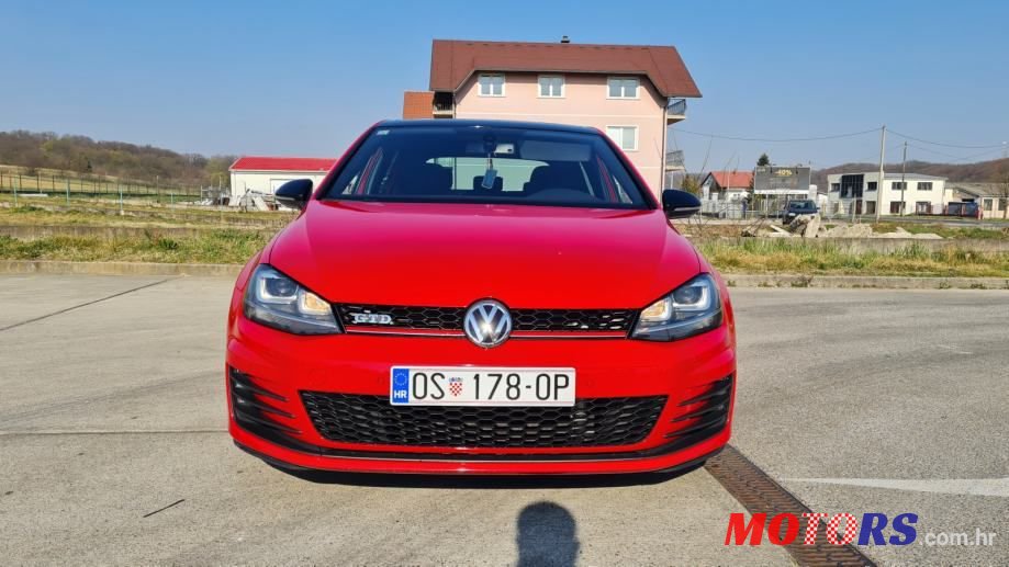 2014' Volkswagen Golf 7 2.0Gtd photo #3