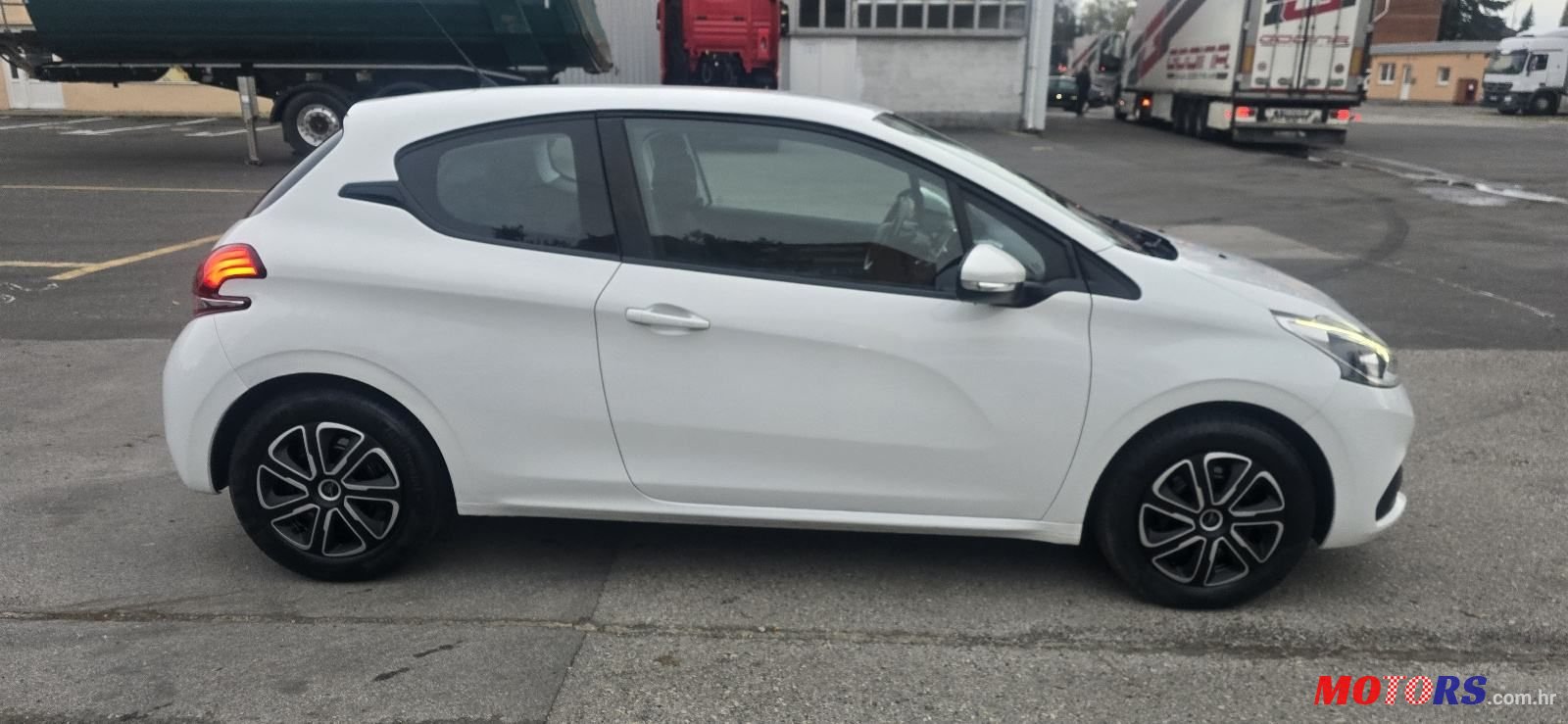 2016' Peugeot 208 1,2 Puretech photo #5