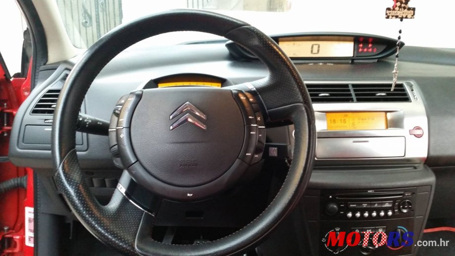 2008' Citroen C4 photo #2