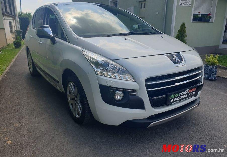 2013' Peugeot 3008 Hybrid4 2,0 Hdi photo #1