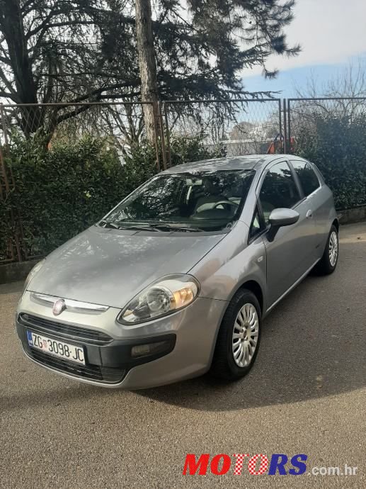 2011' Fiat Punto Evo photo #1