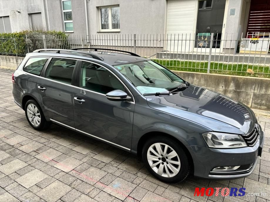 2011' Volkswagen Passat Variant photo #1
