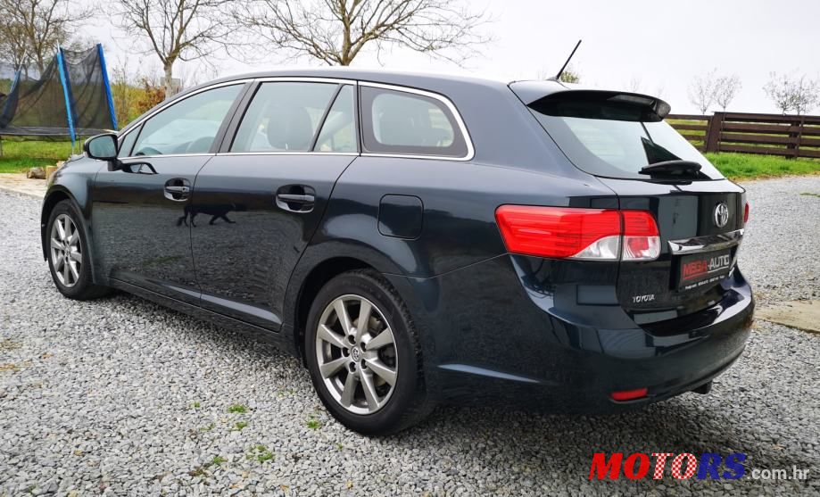 2012' Toyota Avensis Wagon photo #5