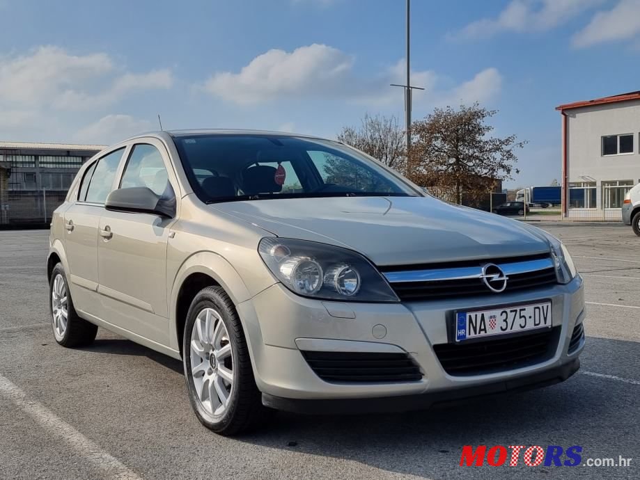 2005' Opel Astra photo #4