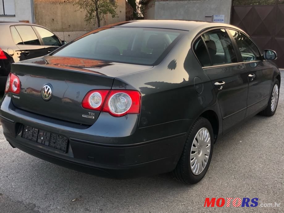 2010' Volkswagen Passat photo #5