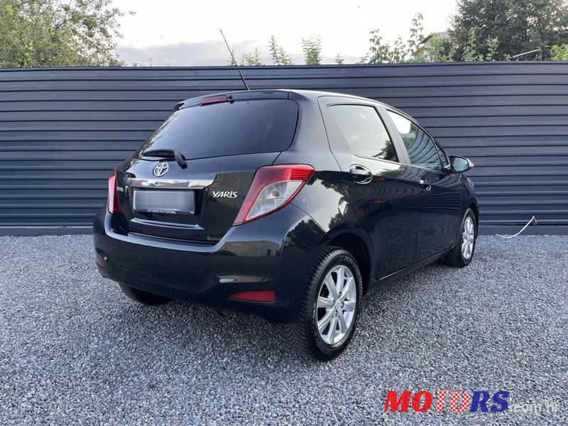 2014' Toyota Yaris photo #5