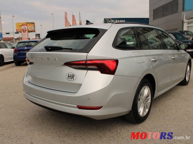 2020' Skoda Octavia Combi photo #3