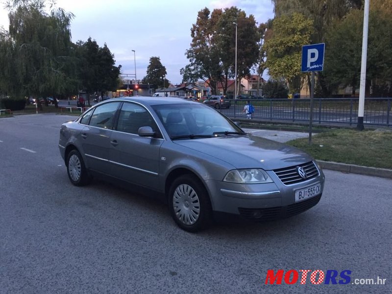 2001' Volkswagen Passat photo #5