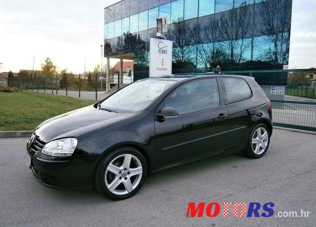 2008' Volkswagen Golf V 1,6 photo #2