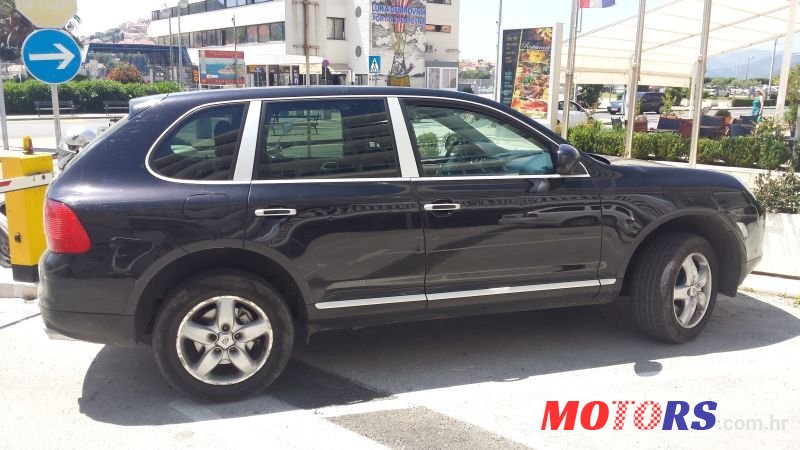 2004' Porsche Cayenne photo #2