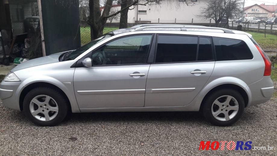 2008' Renault Megane Grandtour photo #3