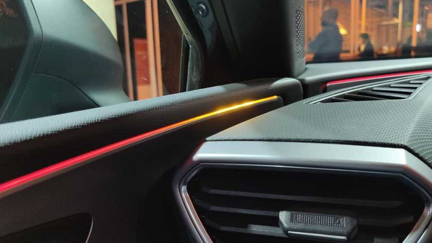New SEAT Leon Integrates Blind Spot Warning In The Ambient Lighting
