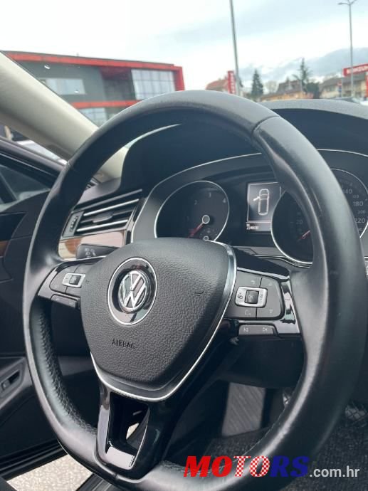 2015' Volkswagen Passat Variant photo #6