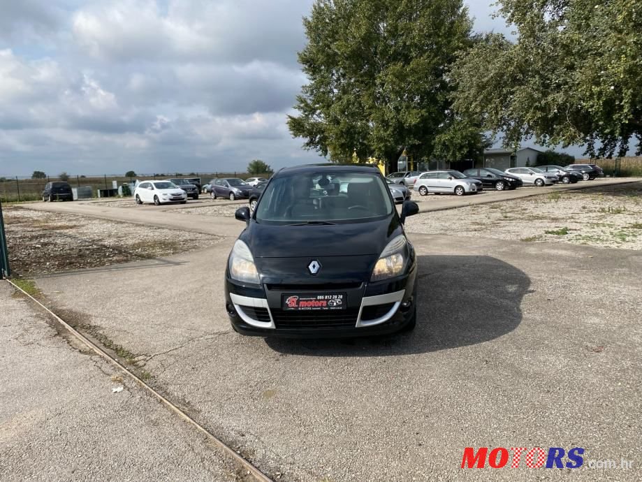 2011' Renault Scenic photo #6