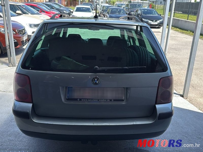 2004' Volkswagen Passat Variant photo #5