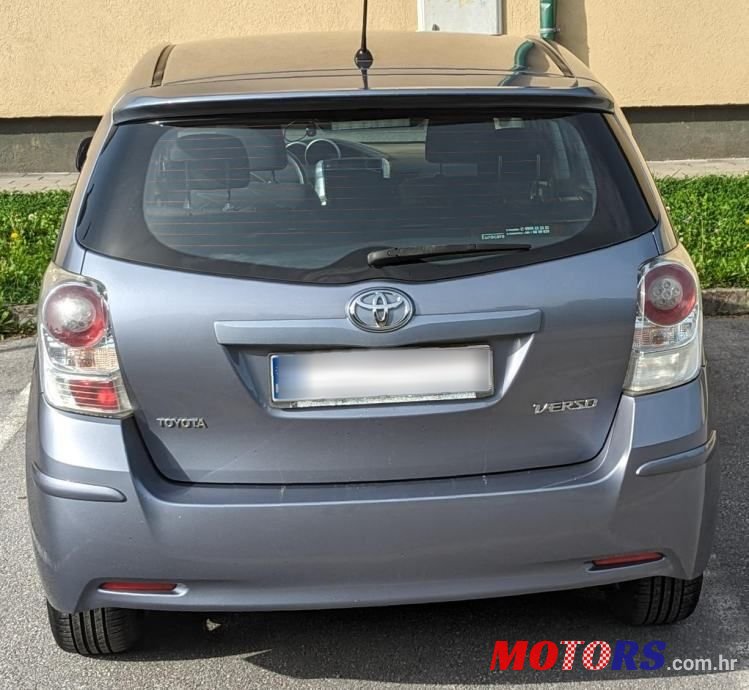 2010' Toyota Verso 1.6 photo #2