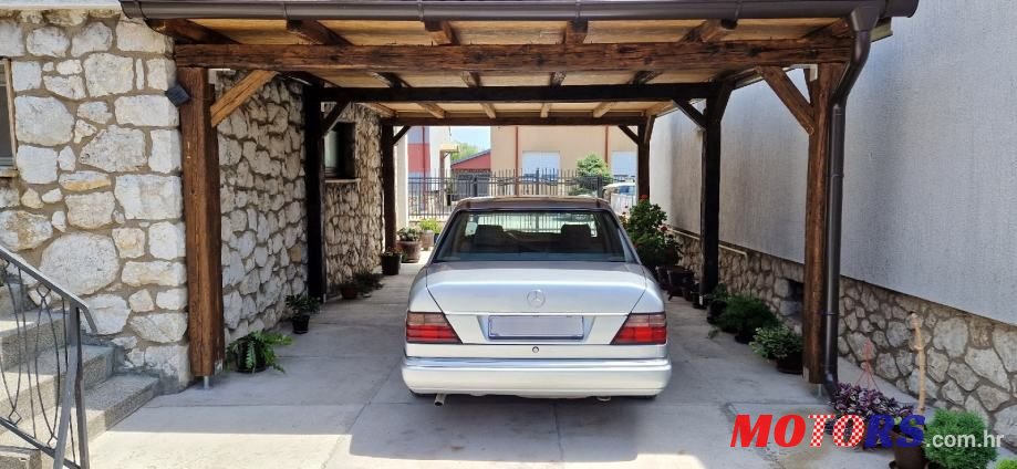 1991' Mercedes-Benz 124 230 photo #4