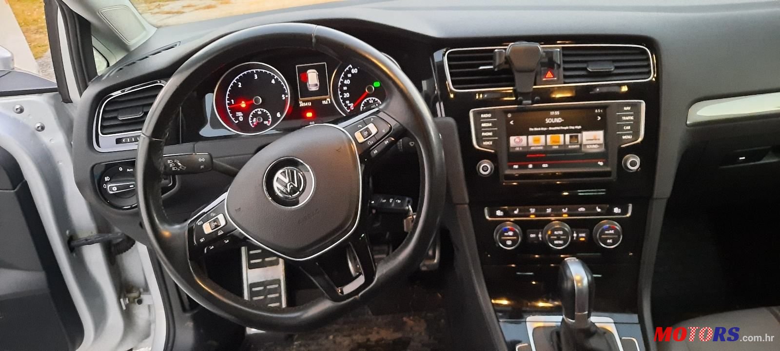 2016' Volkswagen Golf VII Variant photo #6