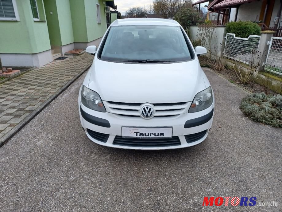 2009' Volkswagen Golf Plus photo #2