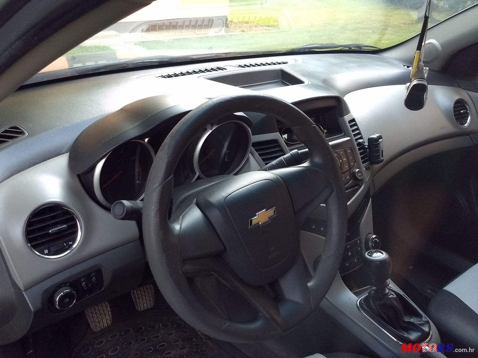 2010' Chevrolet Cruze photo #5