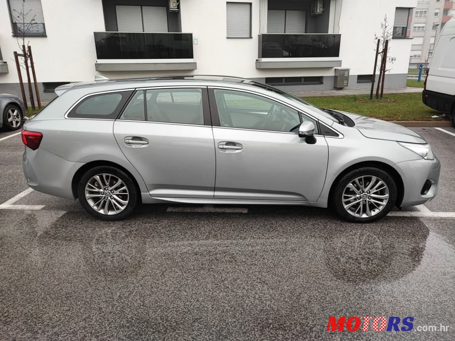 2016' Toyota Avensis Wagon photo #6