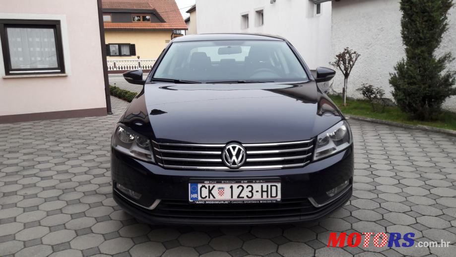 2011' Volkswagen Passat photo #4