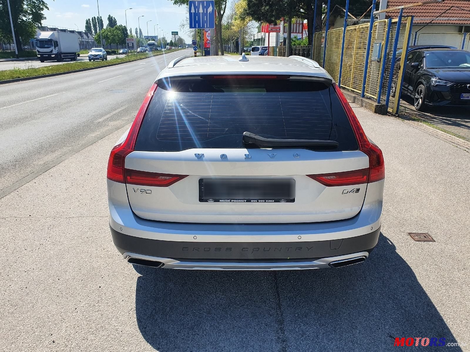 2019' Volvo V90 Cross Country photo #5