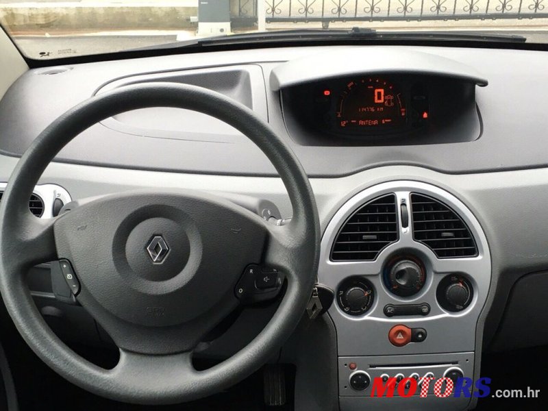 2010' Renault Modus photo #4