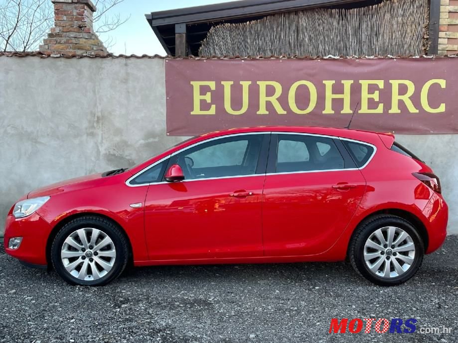 2010' Opel Astra photo #3