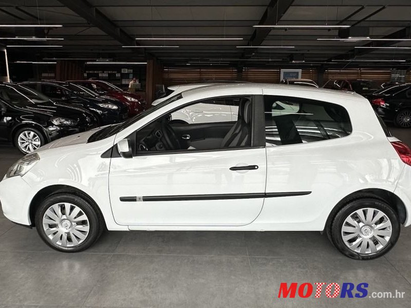 2011' Renault Clio photo #3