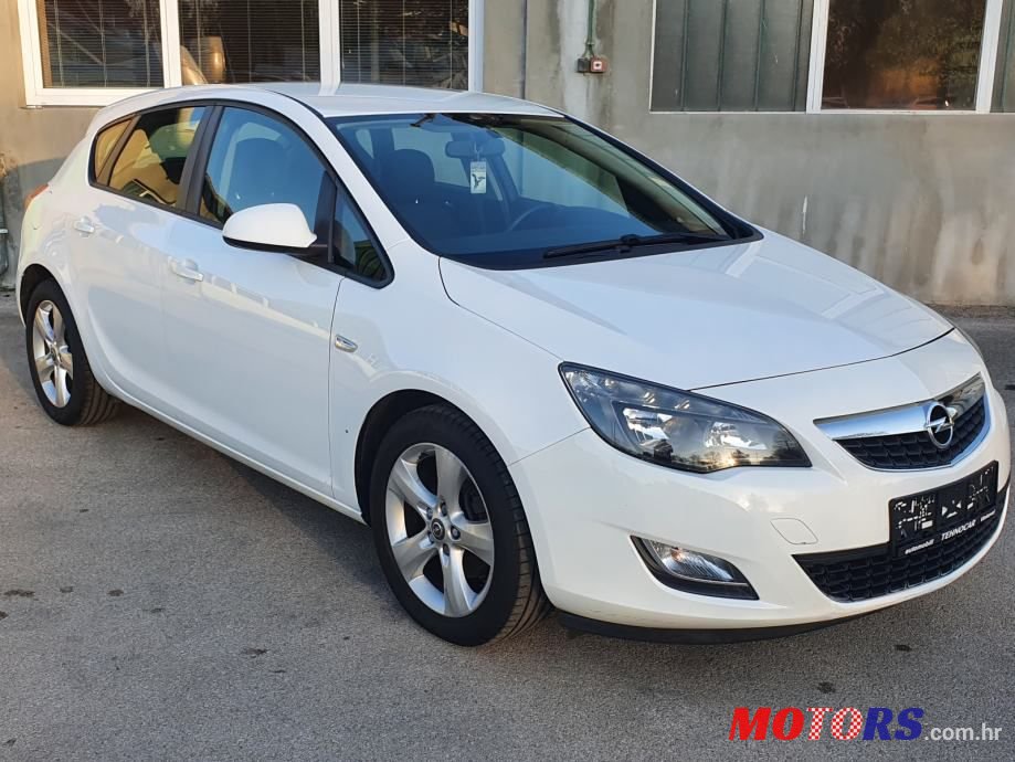 2011' Opel Astra 1,7 Cdti photo #3