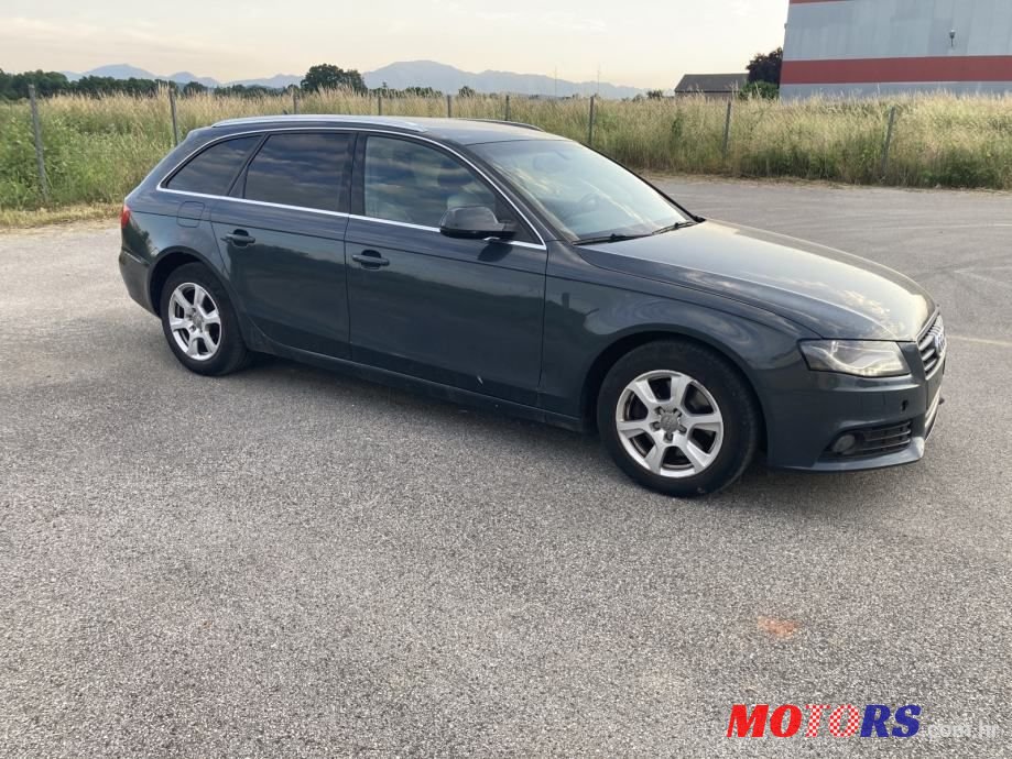 2011' Audi A4 Avant photo #4