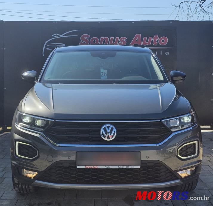 2018' Volkswagen T-Roc 1,0 Tsi photo #1