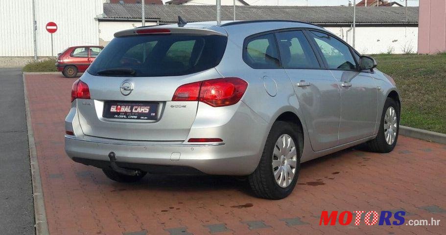 2013' Opel Astra Karavan photo #1