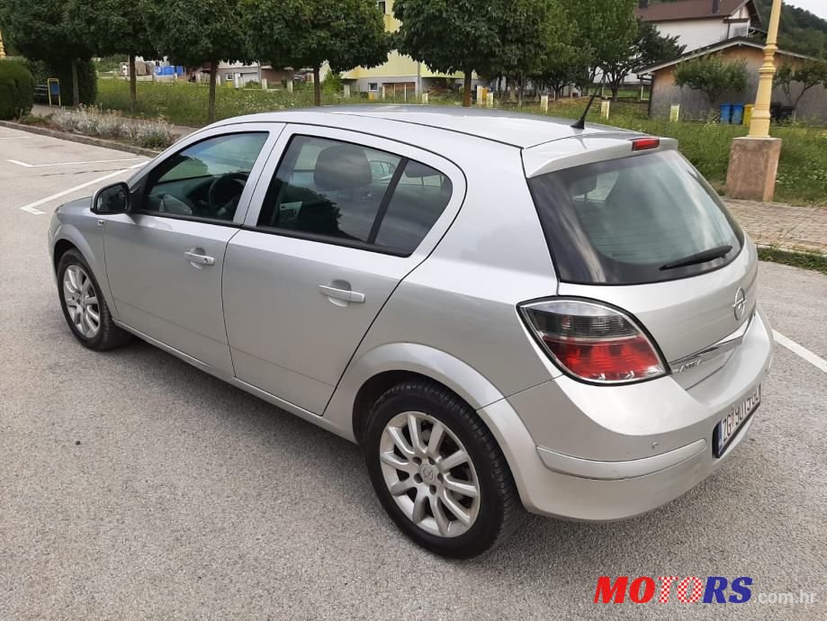 2011' Opel Astra photo #6