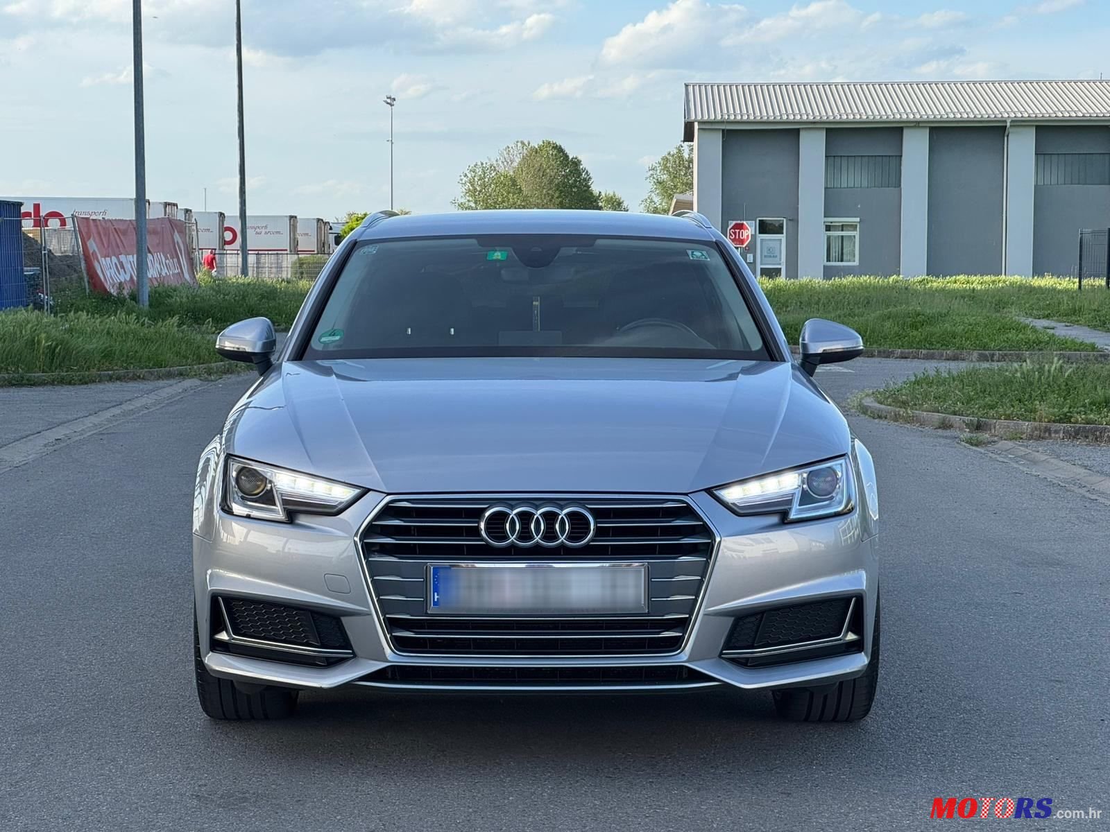 2019' Audi A4 Avant photo #2
