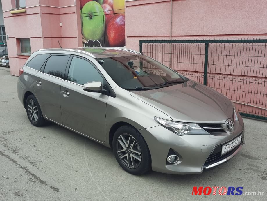 2014' Toyota Auris Karavan photo #1