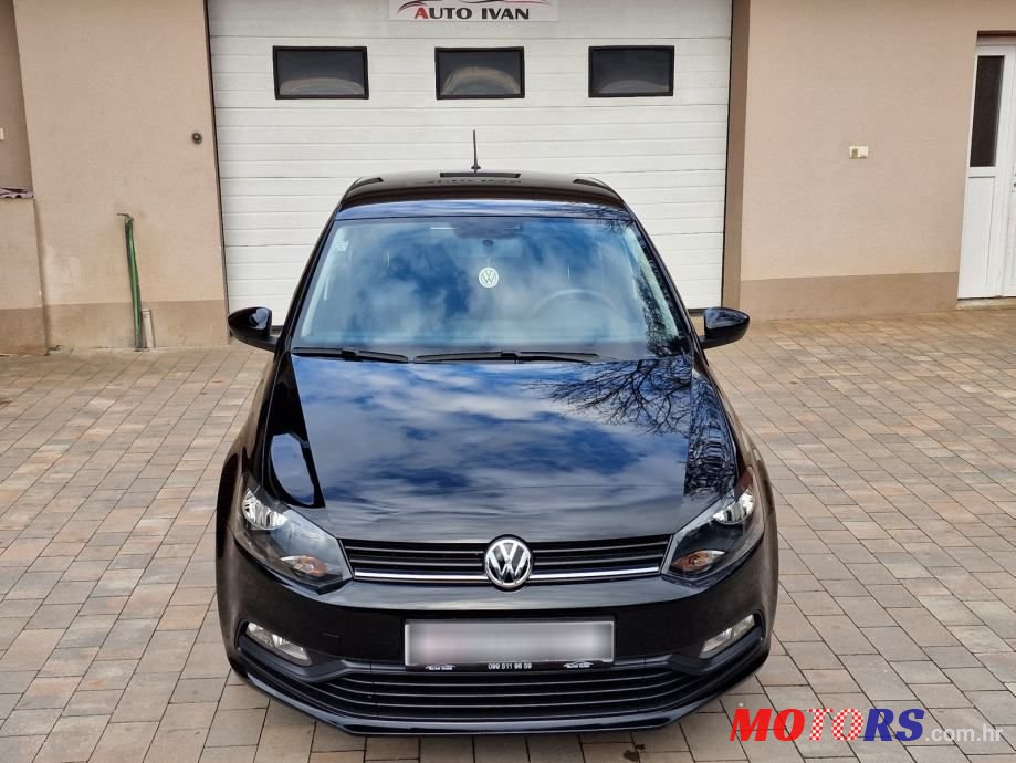 2016' Volkswagen Polo photo #2
