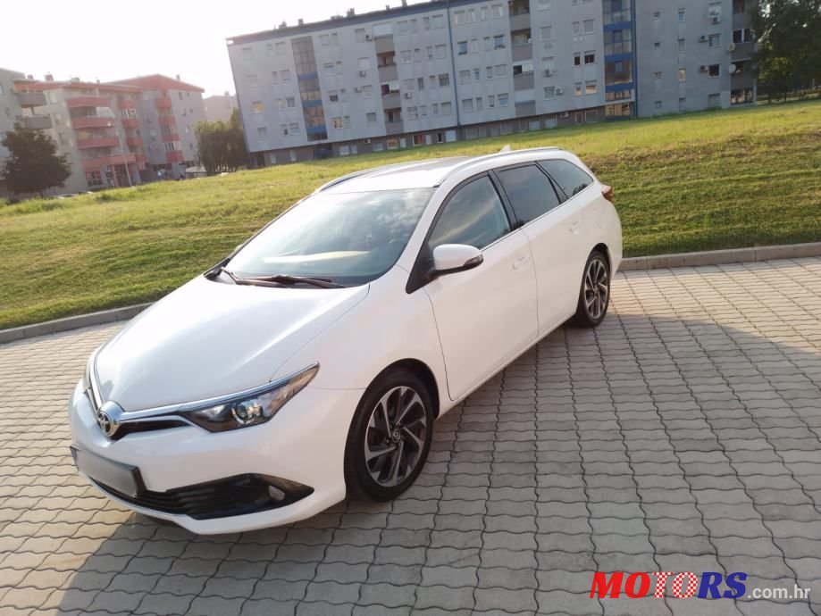 2016' Toyota Auris Karavan photo #1