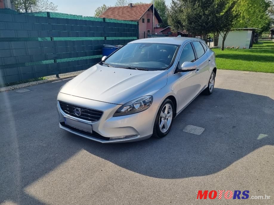 2015' Volvo V40 D2 photo #1