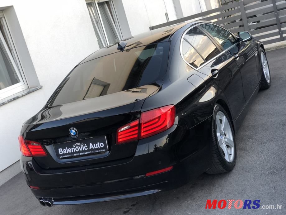 2011' BMW Serija 5 520 D photo #4
