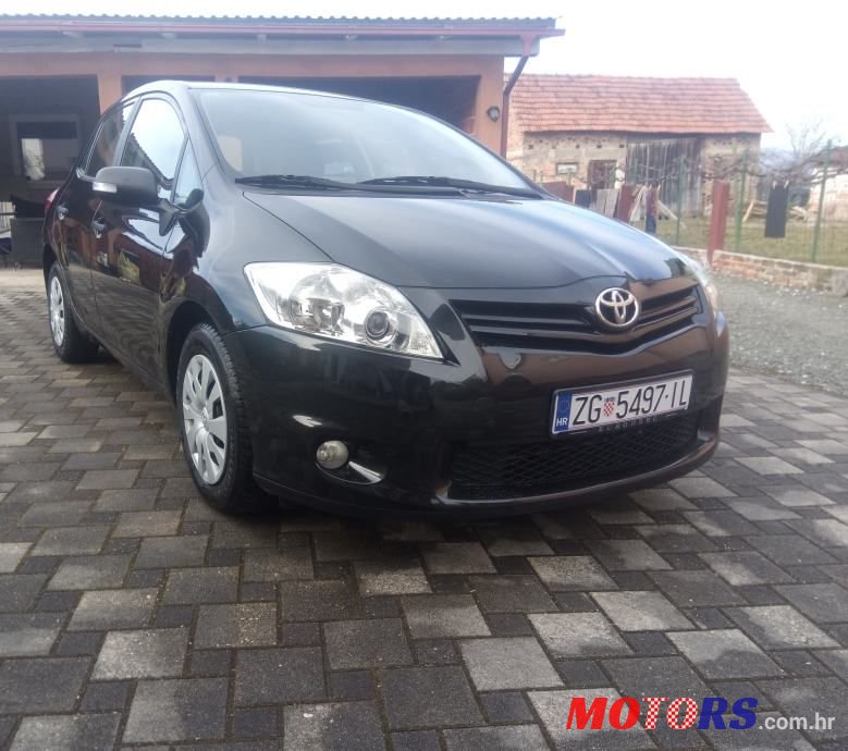 2012' Toyota Auris photo #1