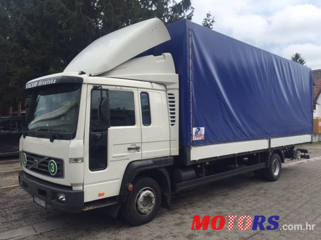 2004' Volvo photo #1