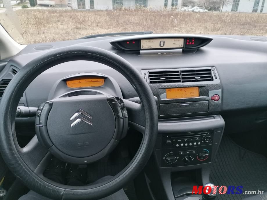 2007' Citroen C4 Coupe 1.6 Hdi photo #4