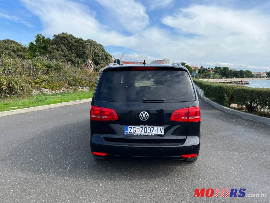 2014' Volkswagen Touran photo #6