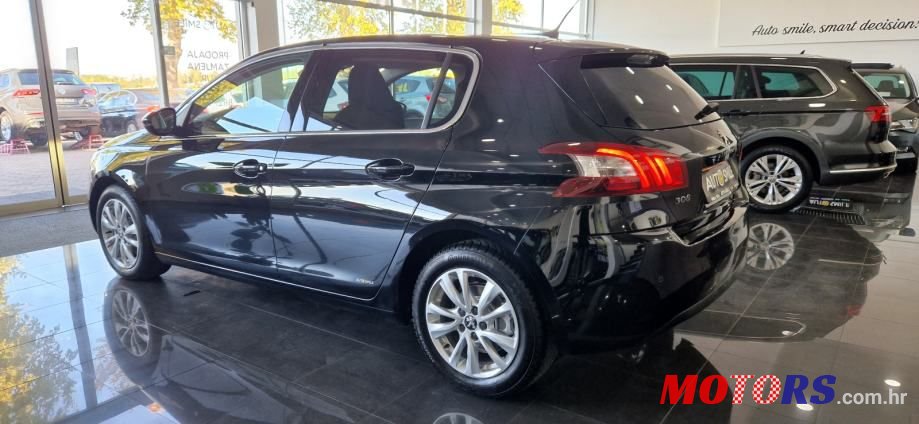 2015' Peugeot 308 1,2 photo #2