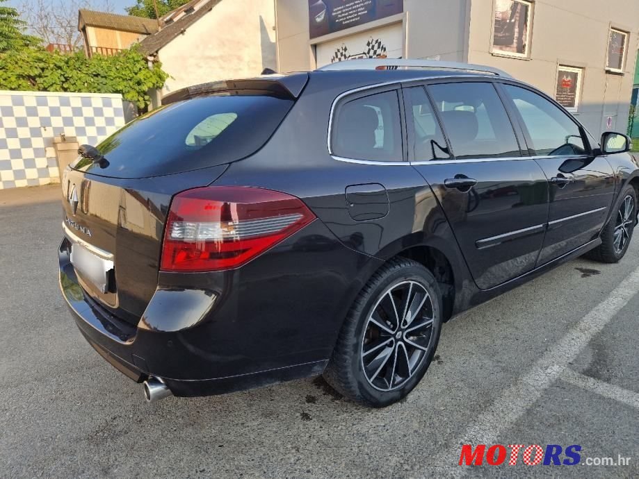 2014' Renault Laguna Break photo #2