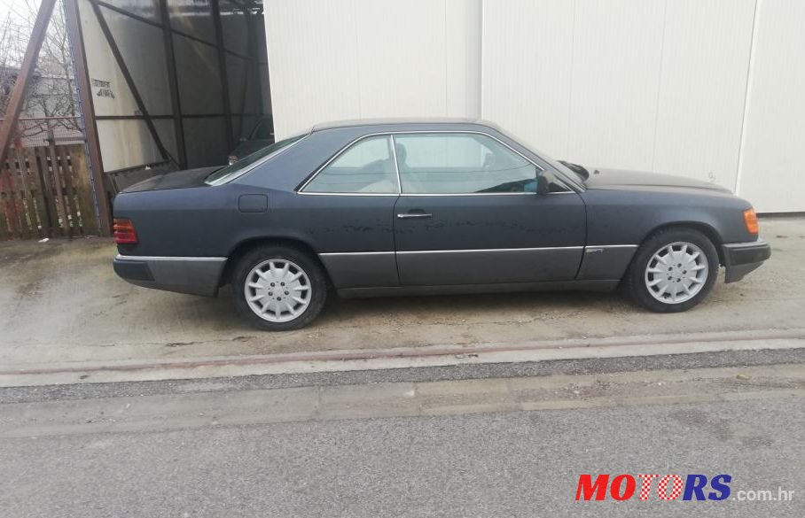 1992' Mercedes-Benz 124 250 D photo #1