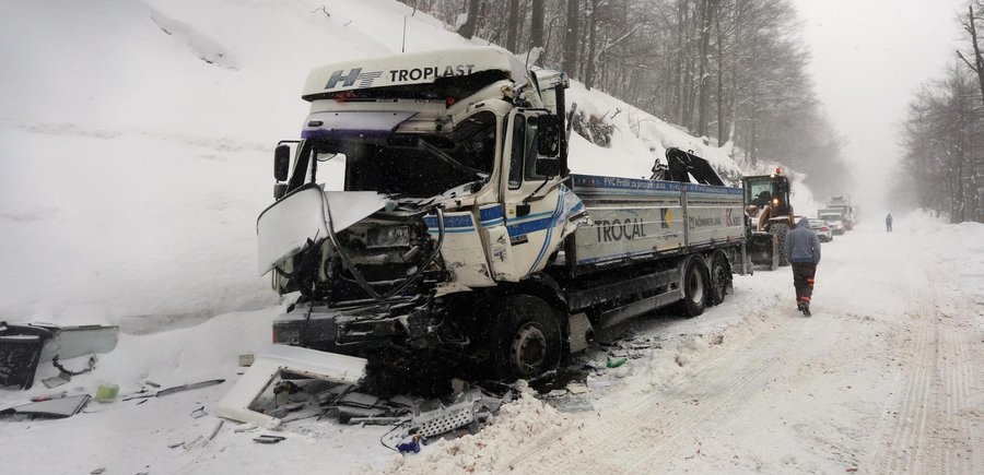 MUP: Oprezno vozite! Kazna za vožnju bez zimske opreme i do 15.000 kuna